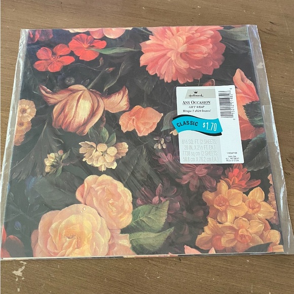 NWT Vintage HALLMARK Romantic Floral Gift Wrap - Picture 1 of 3